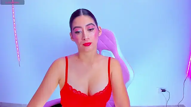 Snapshot of MeganWhite3 chatting on 03-15-25, 04:35 MeganWhite3 online show from 03-15-25, 04:35