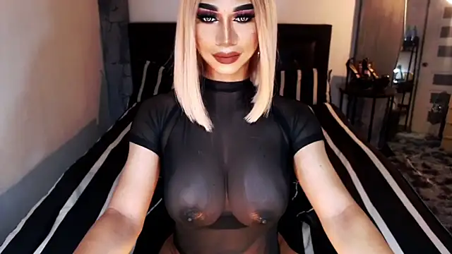 Snapshot of MassiveCockxMistress chatting on 10-23-25, 01:26 MassiveCockxMistress online show from 10-23-25, 01:26