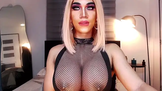 Snapshot of MassiveCockxMistress chatting on 12-24-24, 09:33 MassiveCockxMistress online show from 12-24-24, 09:33