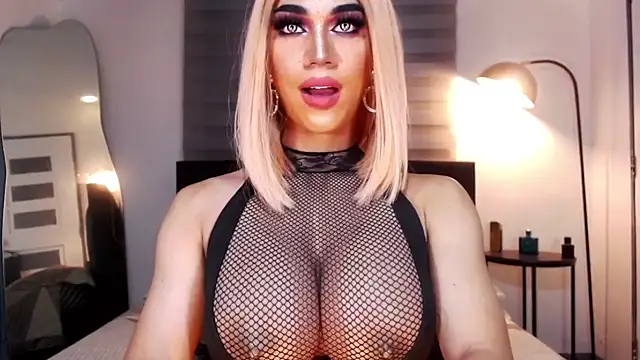 Snapshot of MassiveCockxMistress chatting on 12-10-24, 03:44 MassiveCockxMistress online show from 12-10-24, 03:44