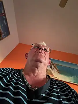 Snapshot of smaili1513 chatting on 05-28-26, 07:09 smaili1513 online show from 05-28-26, 07:09