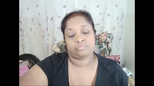 Snapshot of Indiantasha chatting on 05-06-26, 04:11 Indiantasha online show from 05-06-26, 04:11