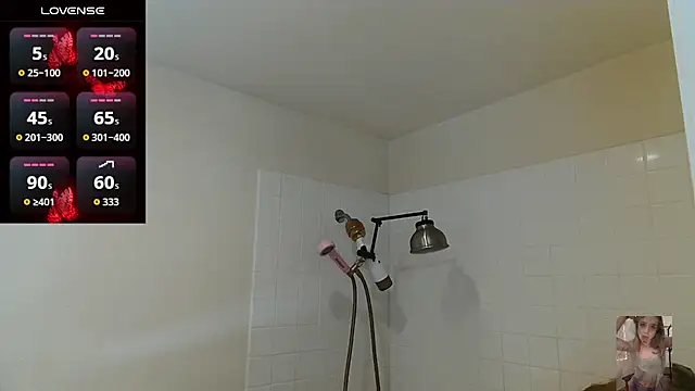 Snapshot of Blondiewithanass chatting on 07-06-26, 03:36 Blondiewithanass online show from 07-06-26, 03:36