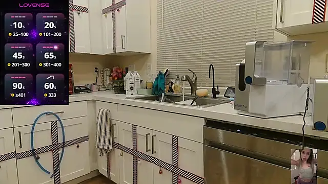 Blondiewithanass online show from 12-17-25, 06:40