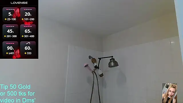 Snapshot of Blondiewithanass chatting on 06-27-26, 01:11 Blondiewithanass online show from 06-27-26, 01:11