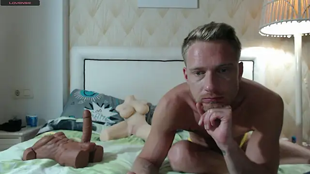 JessicaSteve online show from 10-29-25, 03:33