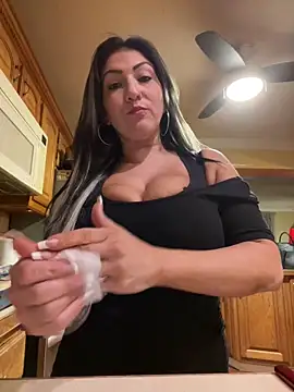 Snapshot of LittleMissEeve chatting on 02-28-26, 12:21 LittleMissEeve online show from 02-28-26, 12:21