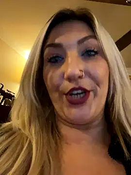 LittleMissEeve online show from 10-31-25, 04:09