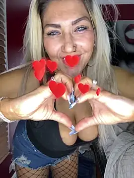 LittleMissEeve online show from 11-16-25, 12:26