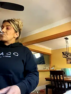 LittleMissEeve online show from 10-30-25, 04:04