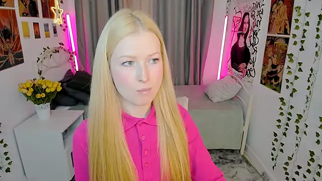 Laly Peach online show from 10-19-25, 04:10