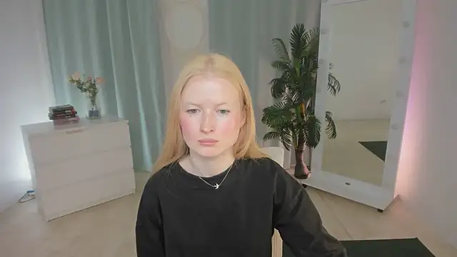 Snapshot of Laly_Peach chatting on 06-16-26, 11:54 Laly Peach online show from 06-16-26, 11:54