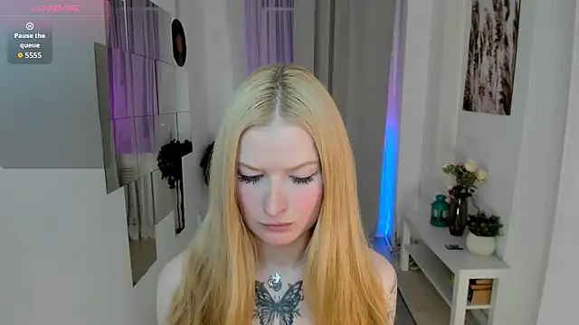 Laly Peach online show from 09-20-25, 04:12