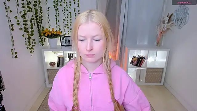 Laly Peach online show from 03-04-26, 07:49