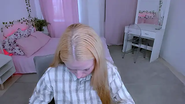 Snapshot of Laly_Peach chatting on 07-01-26, 11:10 Laly Peach online show from 07-01-26, 11:10