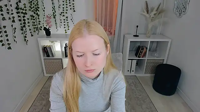 Laly Peach online show from 11-30-25, 05:25