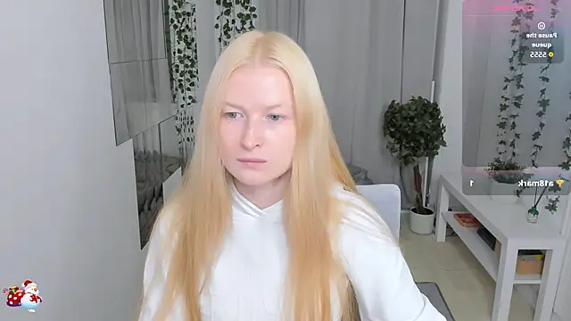 Snapshot of Laly_Peach chatting on 07-21-26, 12:06 Laly Peach online show from 07-21-26, 12:06