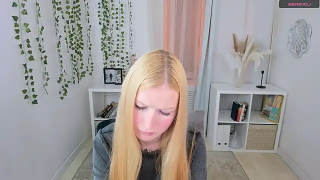 Laly Peach online show from 10-01-25, 11:36