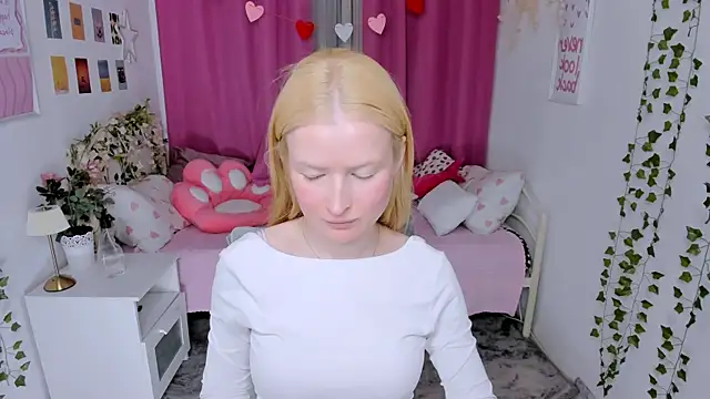 Snapshot of Laly_Peach chatting on 06-07-26, 06:51 Laly Peach online show from 06-07-26, 06:51