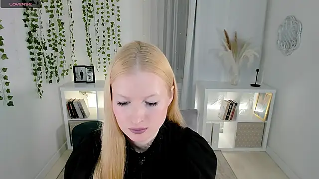 Laly Peach online show from 11-14-25, 12:31