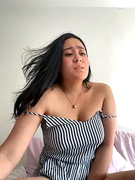 Snapshot of Nina_lovi chatting on 10-22-25, 09:24 Nina lovi online show from 10-22-25, 09:24