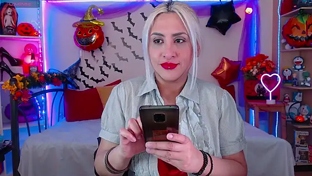 Snapshot of Annie_p chatting on 10-10-25, 11:27 Annie p online show from 10-10-25, 11:27