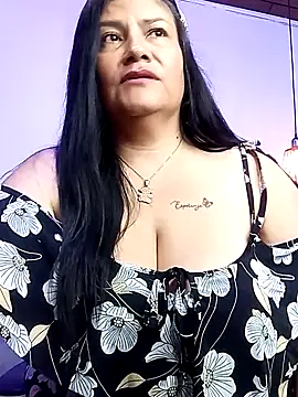 Snapshot of salomexlove_20 chatting on 10-19-25, 01:14 salomexlove 20 online show from 10-19-25, 01:14