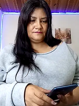 Snapshot of salomexlove_20 chatting on 04-23-26, 01:24 salomexlove 20 online show from 04-23-26, 01:24