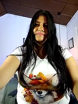 Snapshot of salomexlove_20 chatting on 03-05-25, 12:44 salomexlove 20 online show from 03-05-25, 12:44