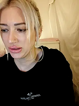 Snapshot of Fuck-Gina chatting on 07-22-26, 10:23 Fuck-Gina online show from 07-22-26, 10:23