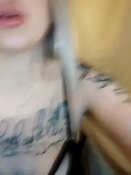 Snapshot of Fuck-Gina chatting on 06-19-26, 12:05 Fuck-Gina online show from 06-19-26, 12:05