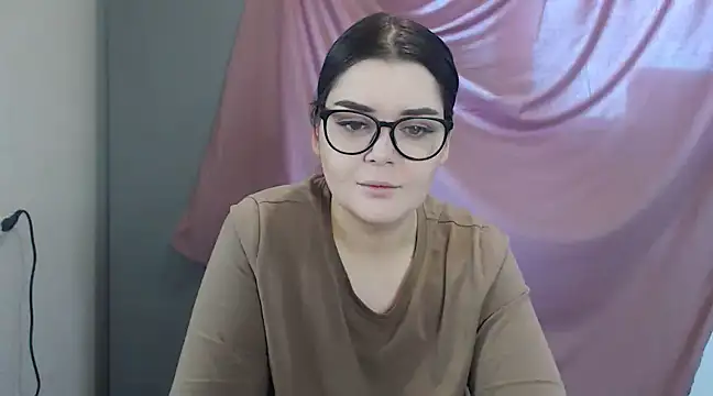 Snapshot of ohhhMie chatting on 02-11-25, 07:44 ohhhMie online show from 02-11-25, 07:44