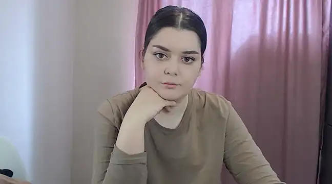 Snapshot of ohhhMie chatting on 03-11-25, 07:35 ohhhMie online show from 03-11-25, 07:35
