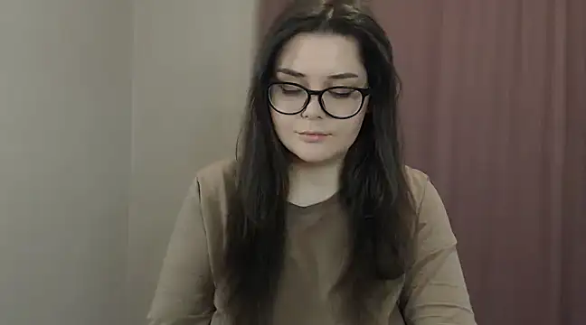 Snapshot of ohhhMie chatting on 03-22-25, 04:37 ohhhMie online show from 03-22-25, 04:37