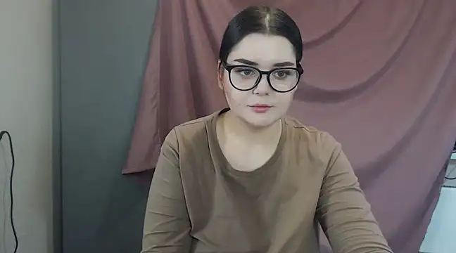 Snapshot of ohhhMie chatting on 02-11-25, 06:55 ohhhMie online show from 02-11-25, 06:55