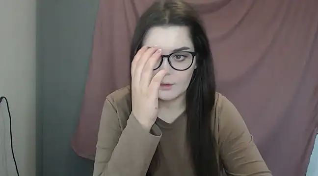 Snapshot of ohhhMie chatting on 02-16-25, 04:32 ohhhMie online show from 02-16-25, 04:32