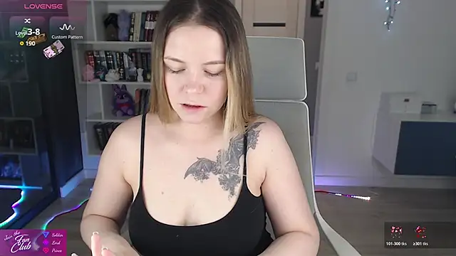 Snapshot of Emma_Bryan chatting on 05-10-26, 05:26 Emma Bryan online show from 05-10-26, 05:26