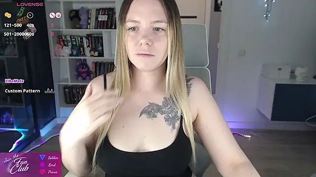 Snapshot of Emma_Bryan chatting on 06-12-26, 06:16 Emma Bryan online show from 06-12-26, 06:16