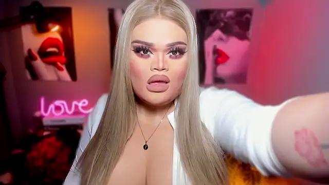 Snapshot of KarolinaThompson chatting on 10-05-25, 07:48 KarolinaThompson online show from 10-05-25, 07:48