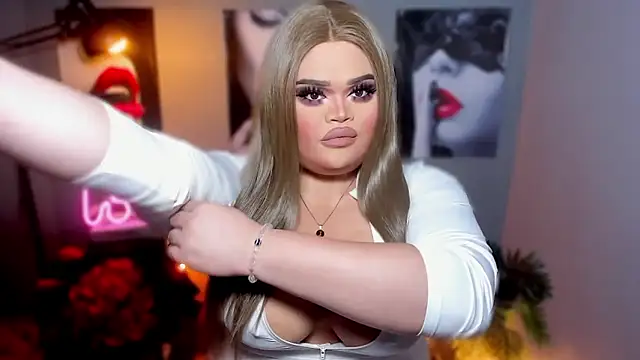 Snapshot of KarolinaThompson chatting on 10-11-25, 07:31 KarolinaThompson online show from 10-11-25, 07:31