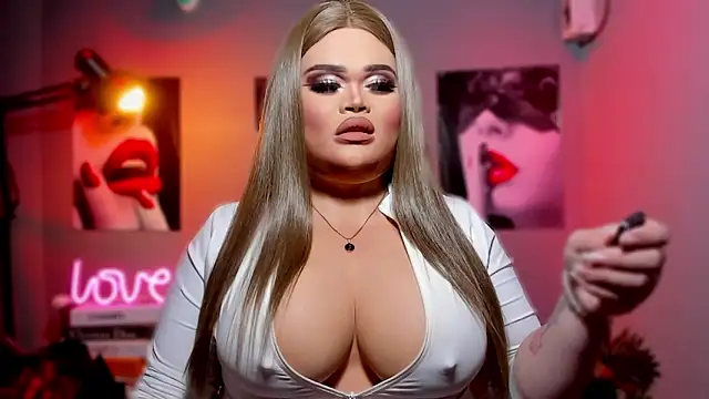 Snapshot of KarolinaThompson chatting on 09-25-25, 06:25 KarolinaThompson online show from 09-25-25, 06:25