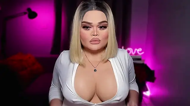 Snapshot of KarolinaThompson chatting on 02-18-26, 05:38 KarolinaThompson online show from 02-18-26, 05:38