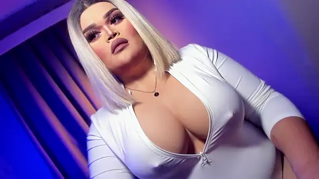 Snapshot of KarolinaThompson chatting on 03-18-25, 06:28 KarolinaThompson online show from 03-18-25, 06:28