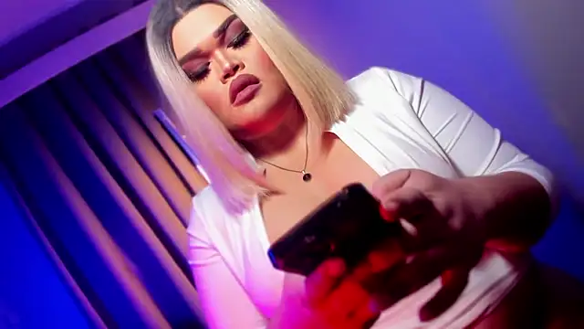 Snapshot of KarolinaThompson chatting on 03-18-25, 09:34 KarolinaThompson online show from 03-18-25, 09:34