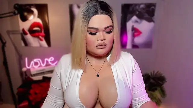 Snapshot of KarolinaThompson chatting on 10-22-25, 05:56 KarolinaThompson online show from 10-22-25, 05:56