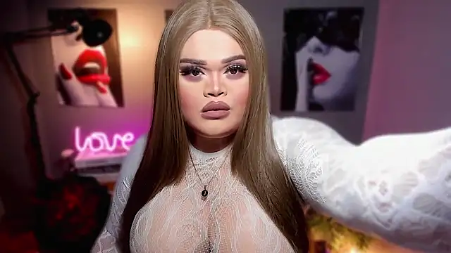 Snapshot of KarolinaThompson chatting on 10-21-25, 04:56 KarolinaThompson online show from 10-21-25, 04:56