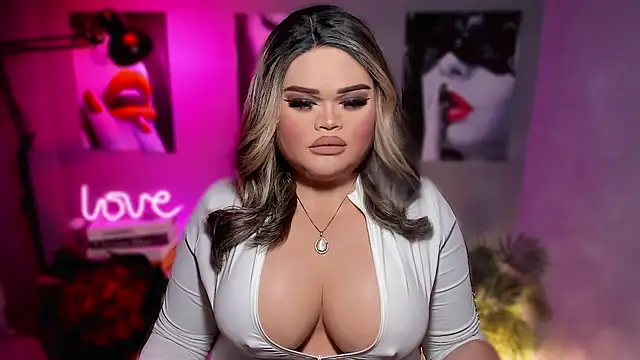 Snapshot of KarolinaThompson chatting on 10-25-25, 04:00 KarolinaThompson online show from 10-25-25, 04:00