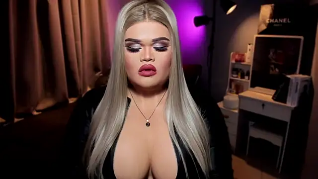 Snapshot of KarolinaThompson chatting on 12-01-24, 10:48 KarolinaThompson online show from 12-01-24, 10:48