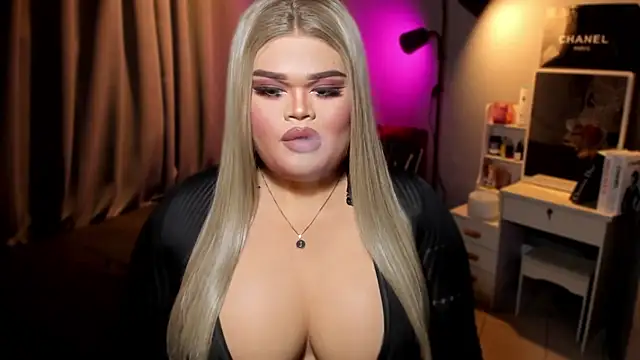 Snapshot of KarolinaThompson chatting on 12-04-24, 12:46 KarolinaThompson online show from 12-04-24, 12:46