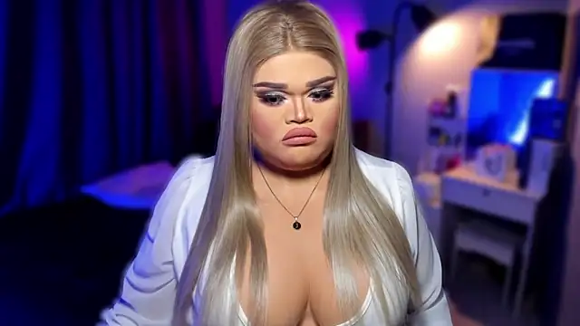 Snapshot of KarolinaThompson chatting on 01-19-25, 03:42 KarolinaThompson online show from 01-19-25, 03:42